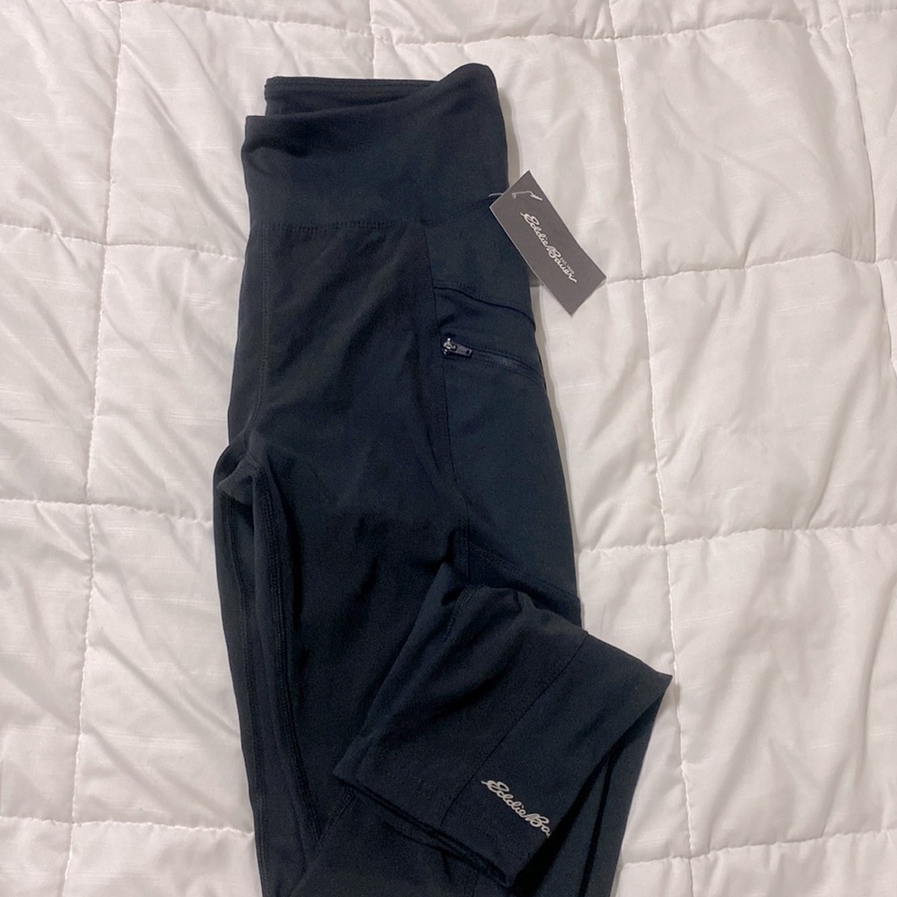 Eddie Bauer utility leggings. NWT never worn. Size M.